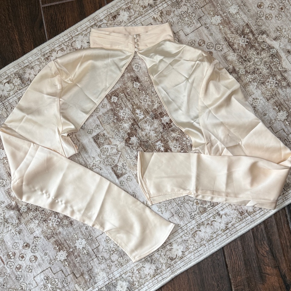 HOUSE OF CB 'Aubrie' Vintage Cream Satin Sleeve Top NWOT - Picture 9 of 9